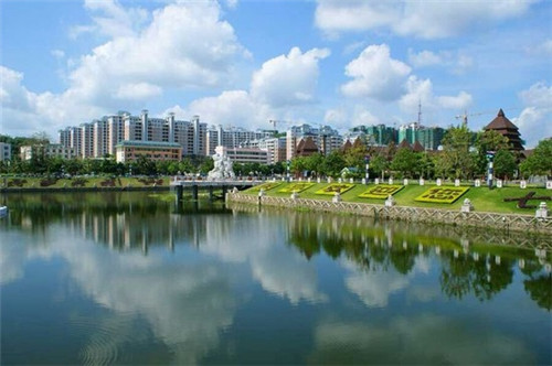 胸之间下方按压痛是什么原因